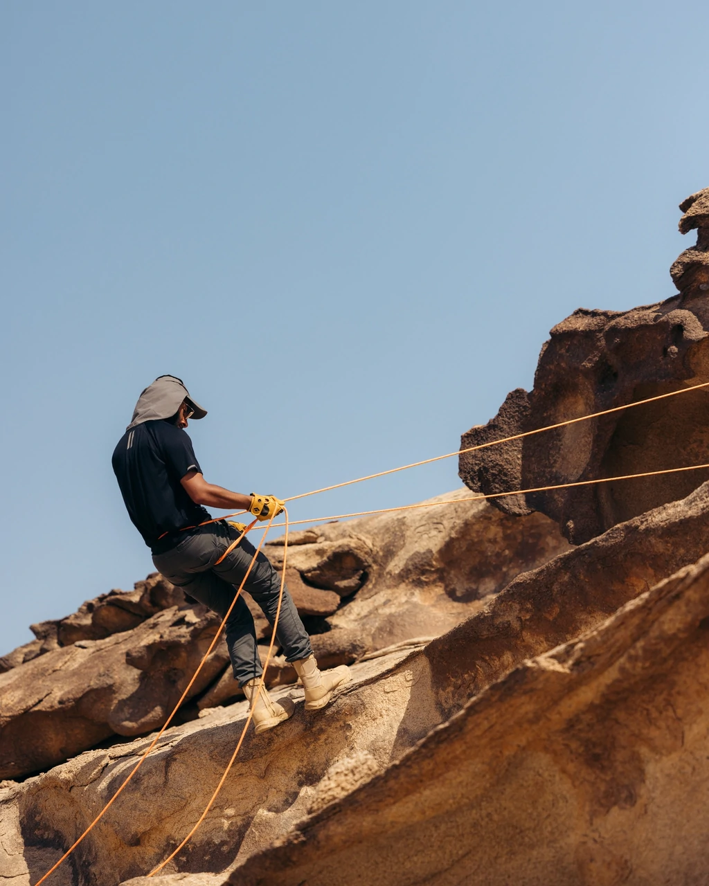 Al Salaa: Wadi Abseiling - Desert Rock