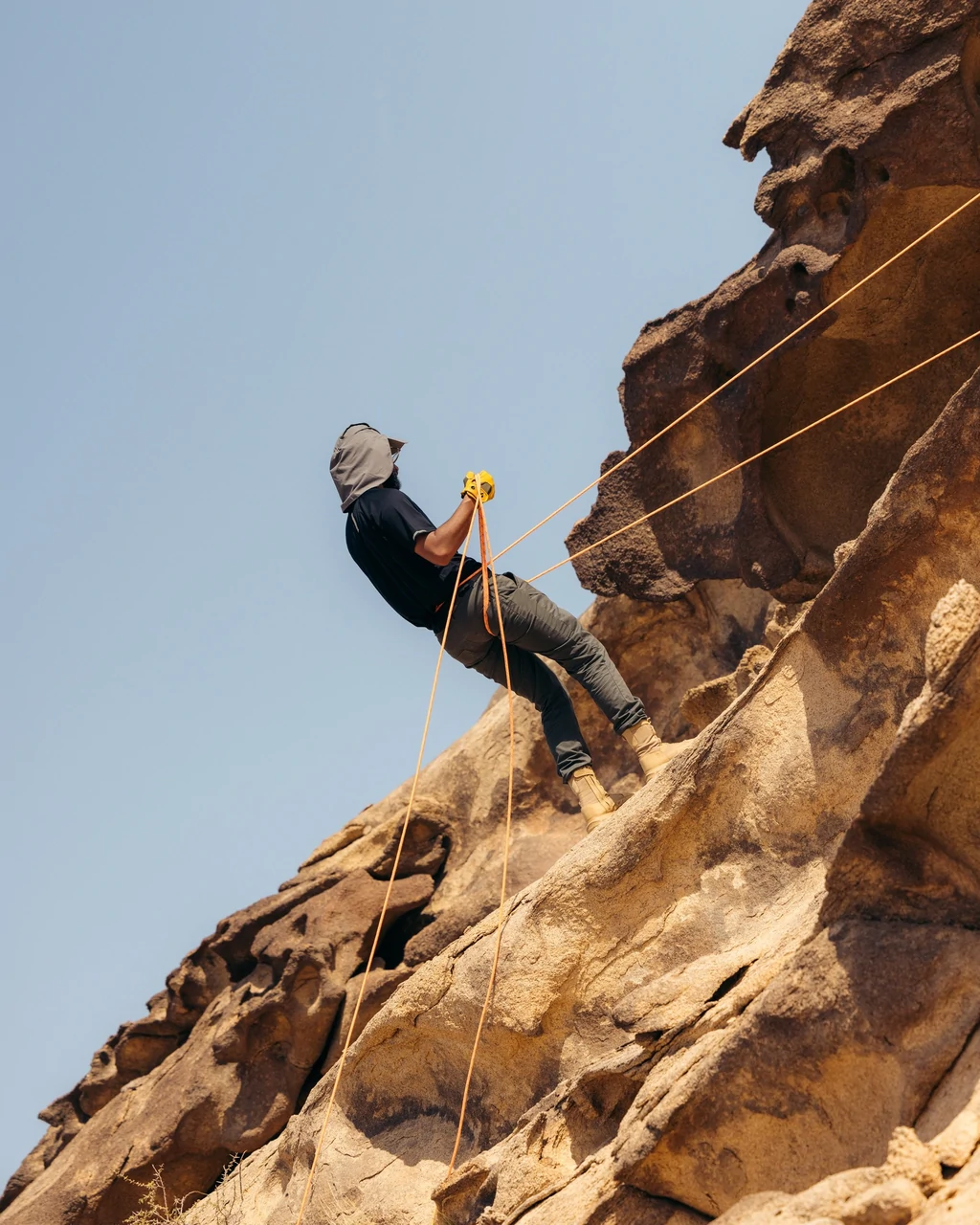  وادي السلع - تجربة تسلق الصخور
