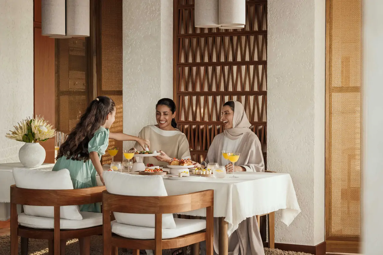 سهرات شاطئية وأكل فاخر في الفيلا