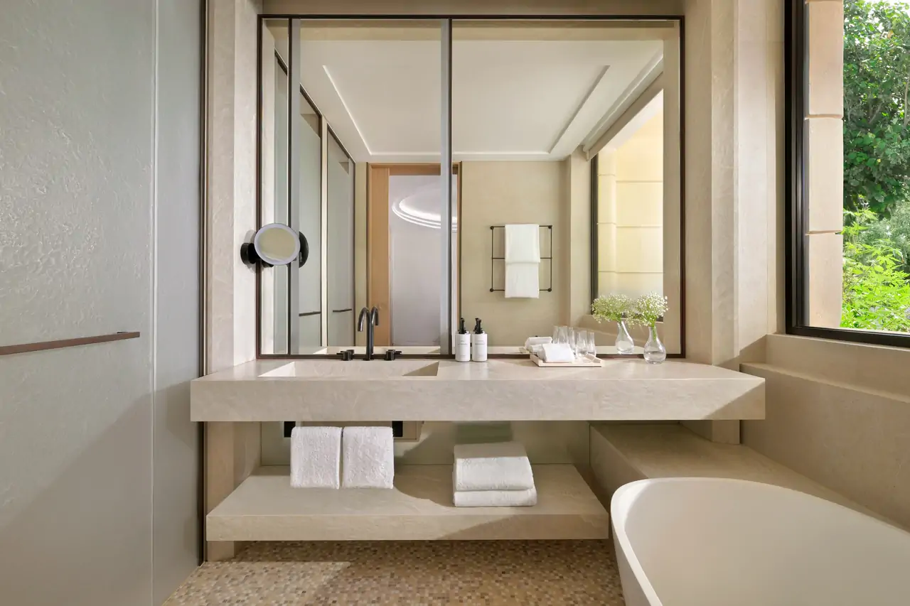 توين كلاسيك (إطلالة على البحيرة)