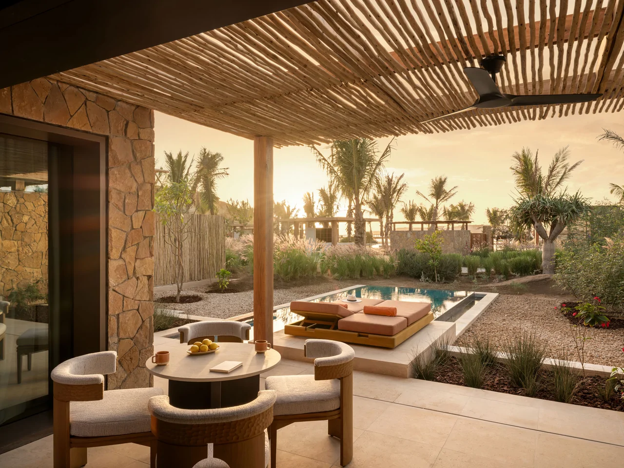Deluxe Pool Suite
