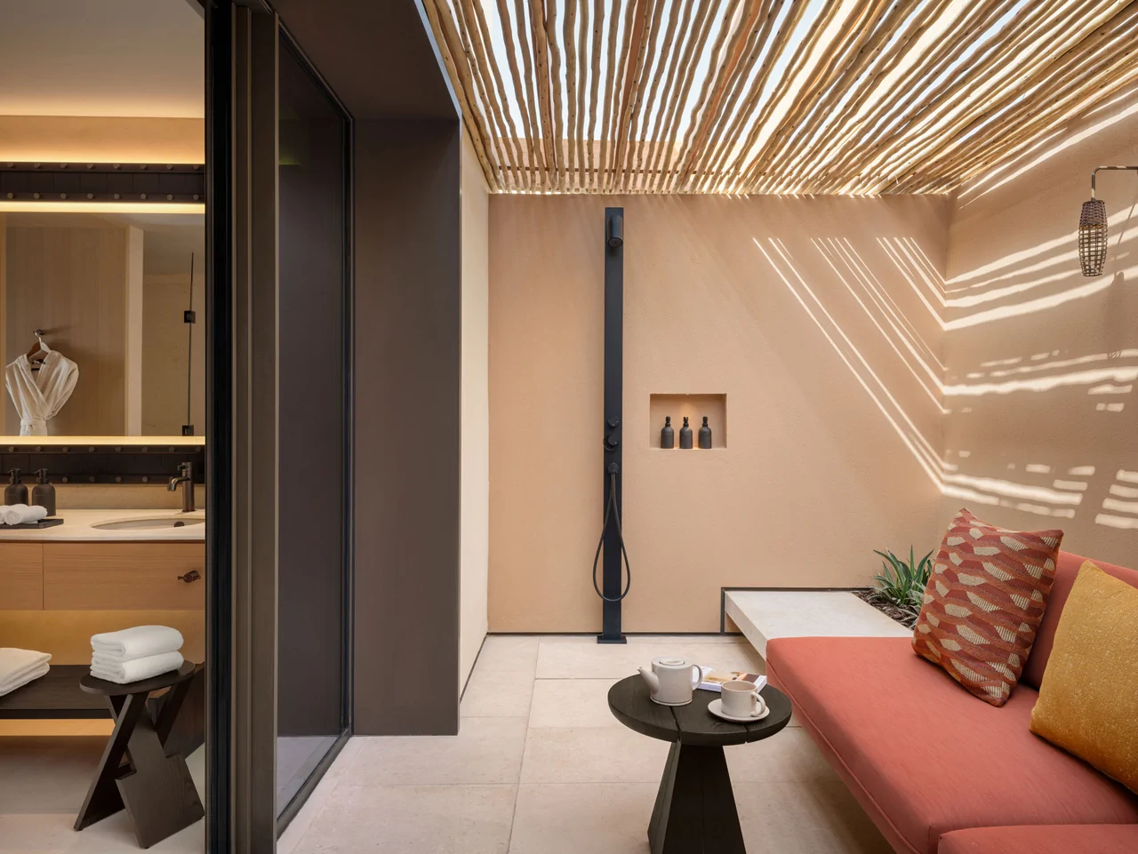 Lagoon Pool Suite